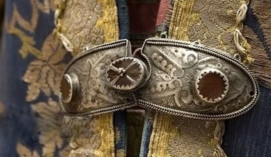 Қыз жігітті байлап, жұлқылап жіберді