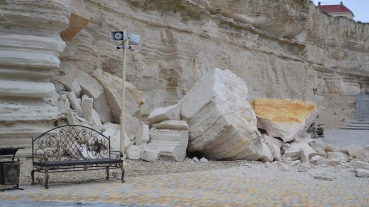 Каменный обвал произошел на популярном туристическом объекте в Актау