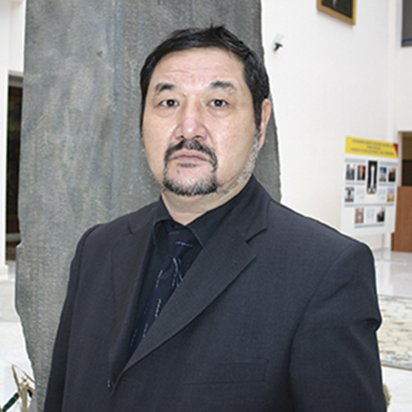 ТҰРСЫН ЖҰРТБАЙ: «Жалған ғылымды қойып, тікелей түпнұсқамен жұмыс істеуіміз керек!»