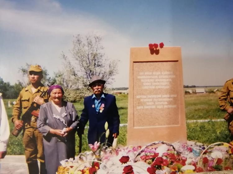 Атамның ақылы, апамның әлдиі...