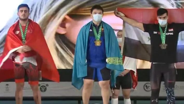 Казахстанский тяжелоатлет завоевал ”золото” на чемпионате мира