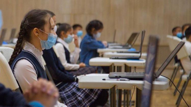 Цифровой грамотности будут обучать первоклассников в казахстанских школах с января 2022 года