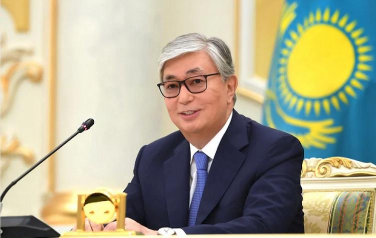 Елбасы и Глава государства поздравили казахстанцев с Днем благодарности