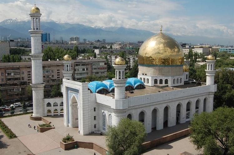 Пятничный намаз будет проводится во дворах мечетей в Алматы