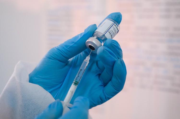 Более 14 млн шприцев закупят в Казахстане для вакцинации