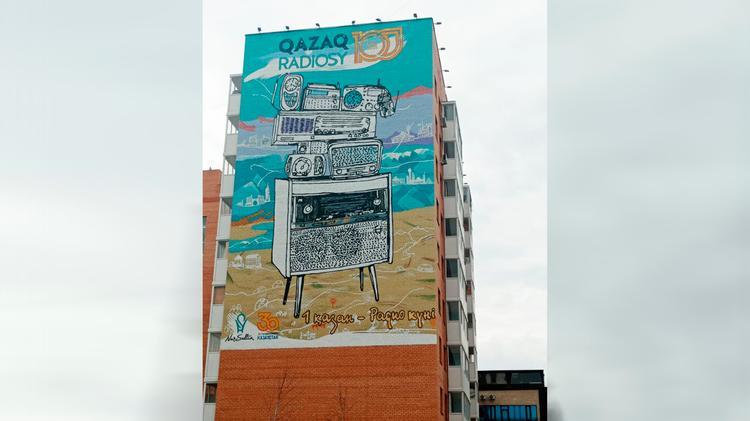 К 100-летию Казахского радио в столице появился мурал