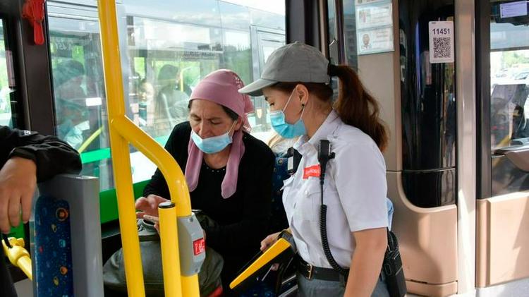 Соблюдение масочного режима проверили в автобусах Нур-Султана