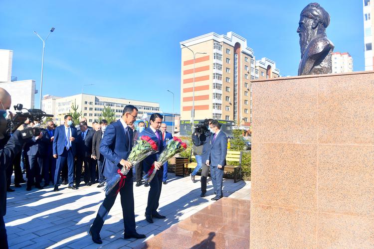 Нұр-Сұлтан қаласында ақын Әбу Абдалла Рудакиге ескерткіш ашылды