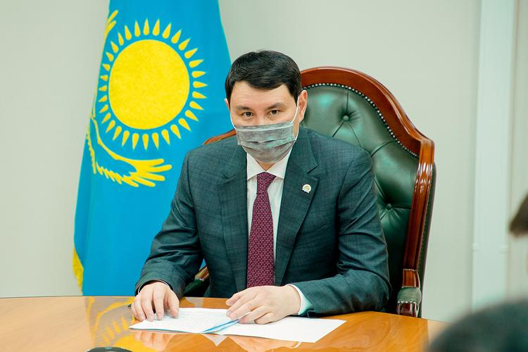 Кеден саласындағы тәртіпсіздік үшін жауапкершілікті қатаңдату шаралары қабылданады — Е. Жамаубаев