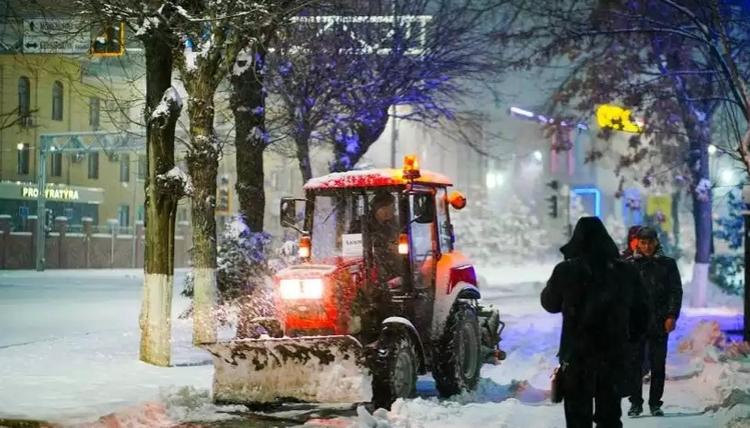 Шымкентке қар қалың түсті