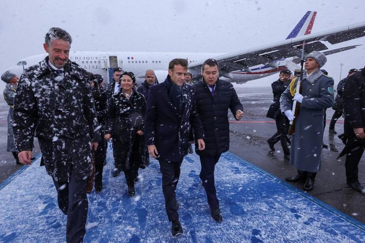 Президент Франции Эмманюэль Макрон прибыл в Казахстан с официальным визитом