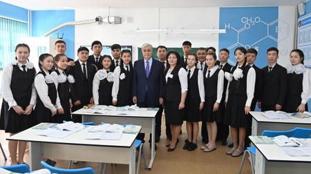 Президент посетил среднюю школу в селе Коктал Байзакского района