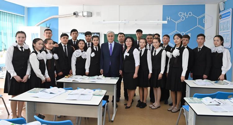 Президент посетил среднюю школу в селе Коктал Байзакского района