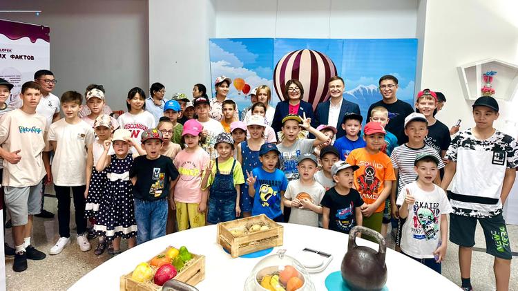 Дети по приглашению мажилисменов посетили выставку шоколада