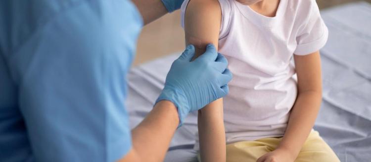 Столичных детей продолжают массово вакцинировать от кори