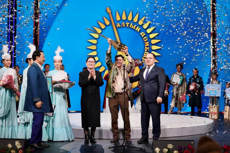 Мейірбек Сұлтанхан «Алтын домбыра-2024» иегері атанды