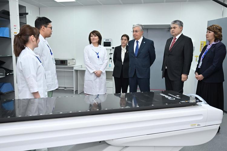 Мемлекет басшысы Өскемендегі Сәулелік терапия және диагностика орталығының жұмысымен танысты