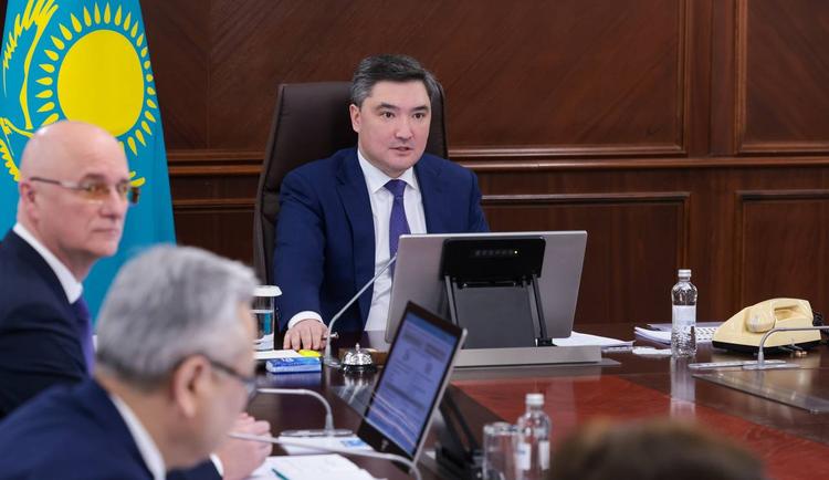 Олжас Бектенов ауылдардағы медицина сапасы үшін әкімдіктерді сынға алды
