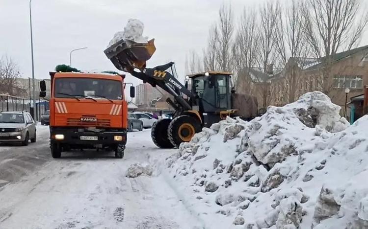Елордадан бір түнде 23 мың текше метрден астам қар шығарылды