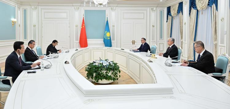 Президент ҚХР Мемлекеттік кеңесінің мүшесі, Сыртқы істер министрі Ван Иді қабылдады