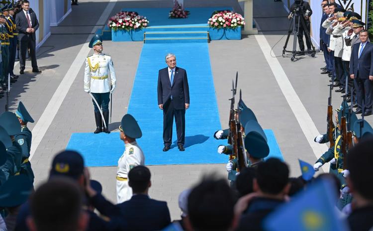 Қасым-Жомарт Тоқаев Астанада Мемлекеттік ту көтеру рәсіміне қатысты