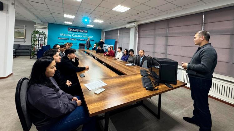 «Shalqar» радиосына «KAZZINC» компаниясы 20 компьютер сыйға тартты