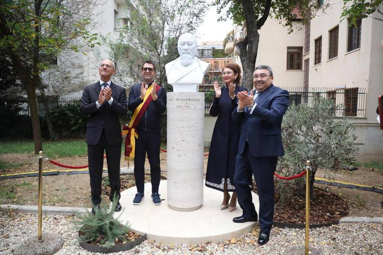 Италияда Абай Құнанбайұлының бюсті ашылды