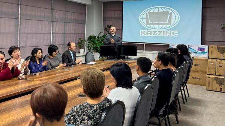 Компания «KAZZINC» подарила радиостанции «Shalqar» 20 современных компьютеров