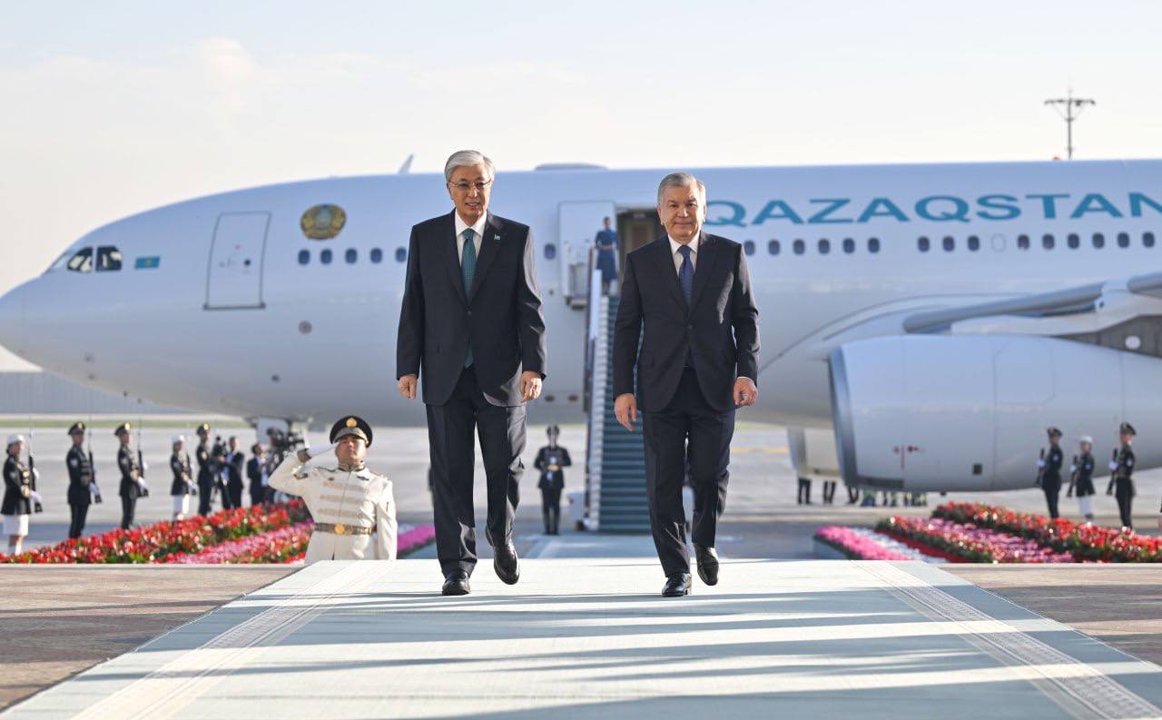 Токаев прибыл в Узбекистан с государственным визитом