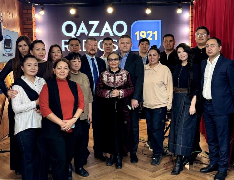«KAZZINC» компаниясы “Qazaq” радиосына музыкалық аспаптар сыйлады