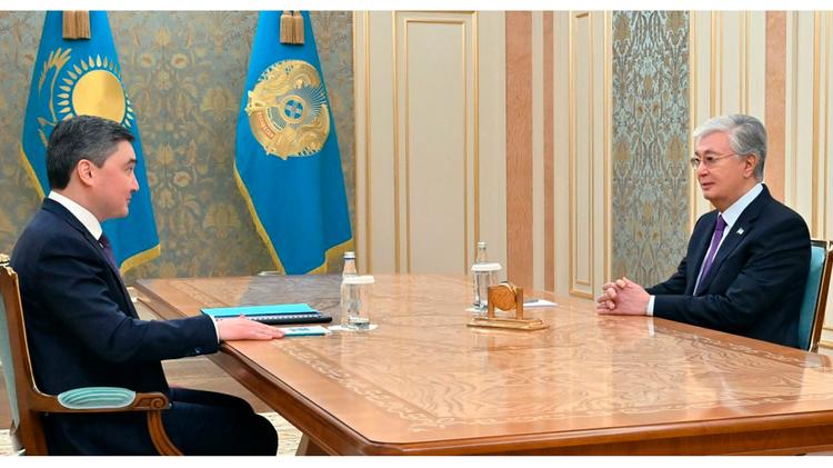 Касым-Жомарт Токаев принял Премьер-министра Олжаса Бектенова