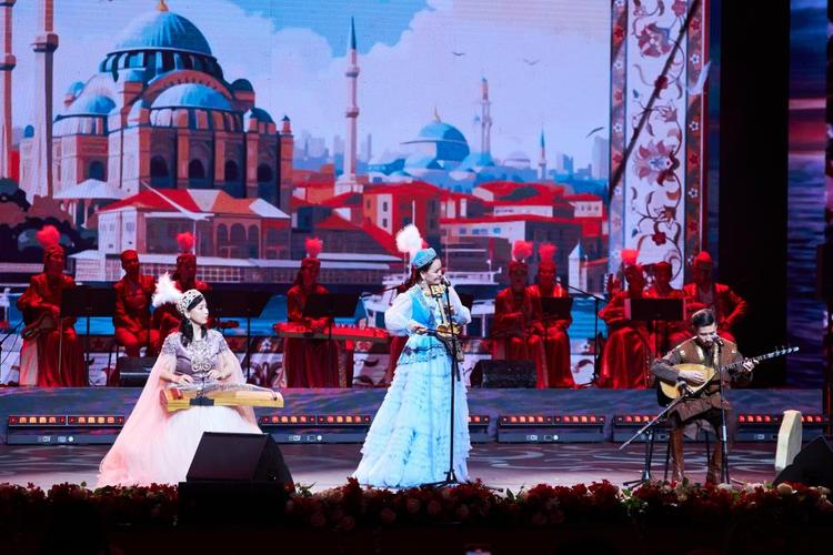 «BIRLIK» ән-би ансамблі Қазақстан халқы Ассамблеясының 30 жылдығына арналған салтанатты концертте өнер көрсетті