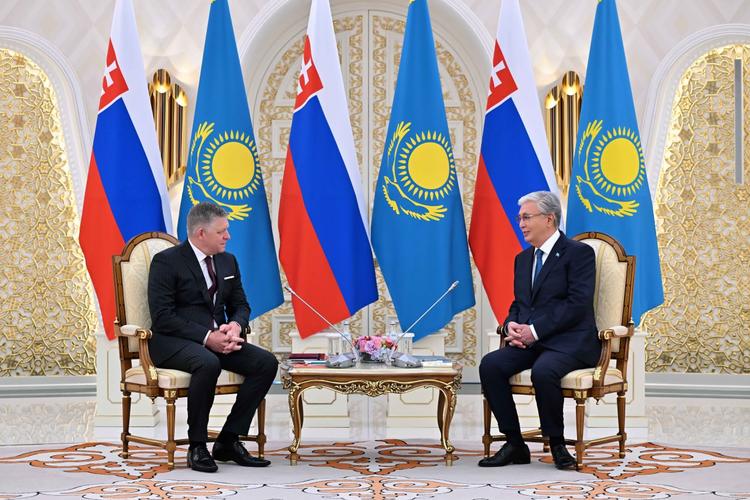 Қасым-Жомарт Тоқаев Словакия Премьер-министрі Роберт Фицомен келіссөз жүргізді
