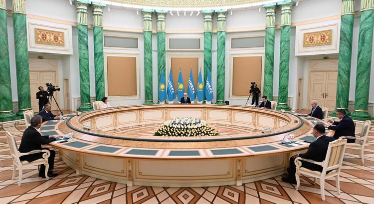 Президент Түркі мемлекеттері парламенті спикерлерімен кездесті