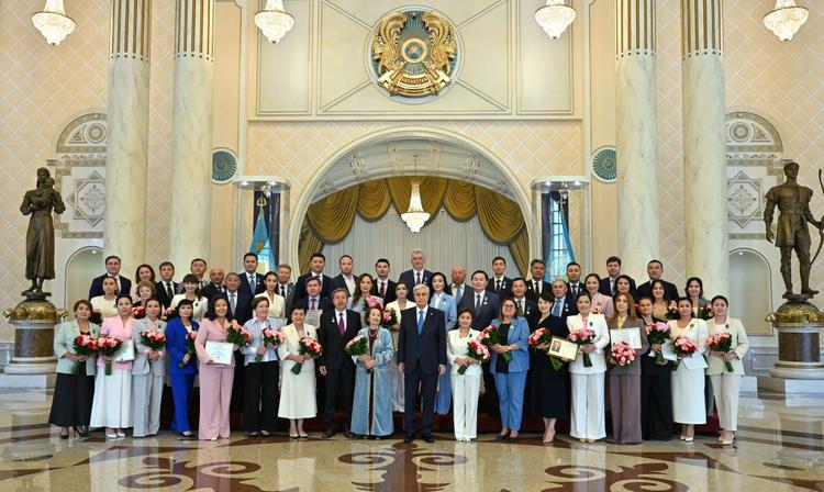 Мемлекет басшысы Қасым-Жомарт Тоқаев БАҚ саласы қызметкерлерін марапаттады
