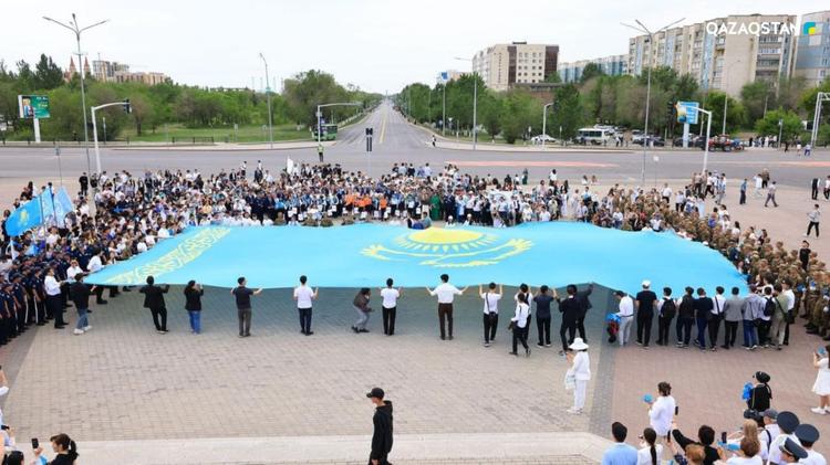 Мыңдаған қарағандылық Әнұранды бір мезетте орындады
