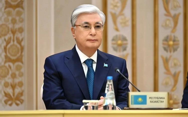 Президент жазушы Исраил Сапарбайдың отбасына көңіл айтты