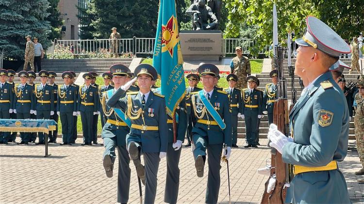 200-ден астам жас лейтенант ел Қарулы күштерінің қатарын толықтырды