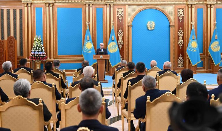 Мемлекет басшысы көлік саласының қызметкерлерін марапаттады