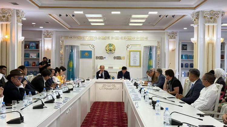 Астанада Абай туралы жаңа кітаптардың тұсаукесері өтті