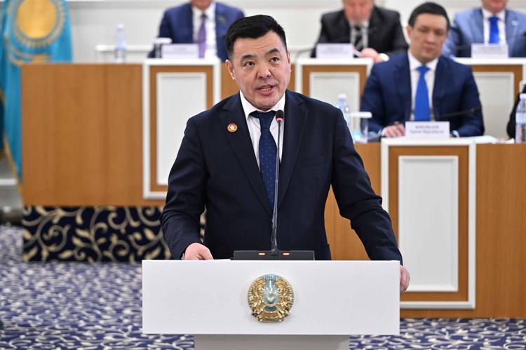 Прокурор мен адвокаттың мәртебесін тең ететін норма енгізіледі