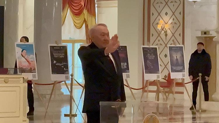 Нұрсұлтан Назарбаев Астанадағы №228 референдум учаскесінде дауыс берді