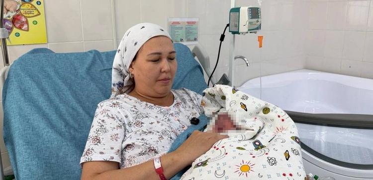 Ақтауда референдум күні туған сәбиге Ата-Заң есімі қойылды