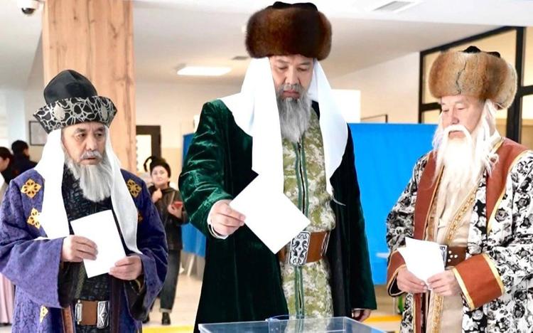 Қазақтың үш ханы дауыс беруге келді