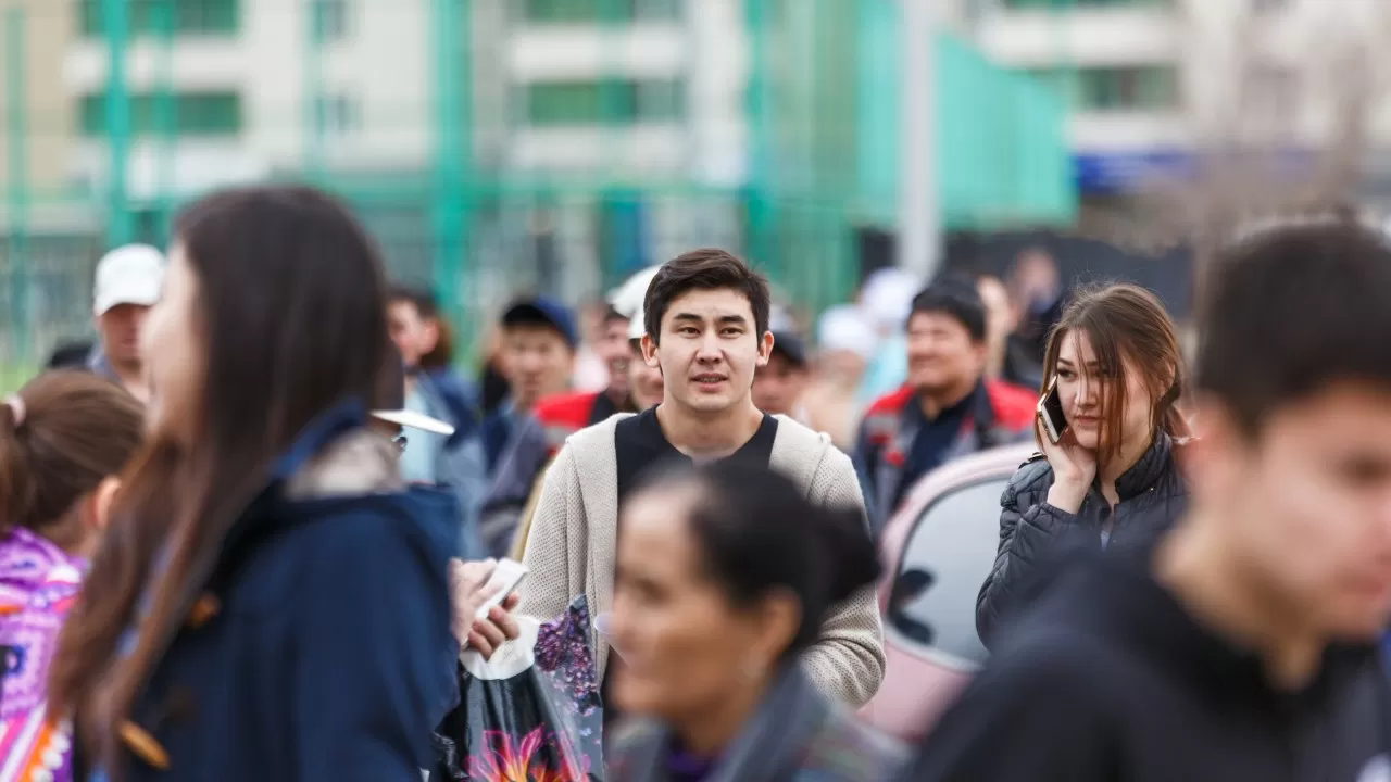 Казахстан опередил все страны СНГ во всемирном рейтинге счастья