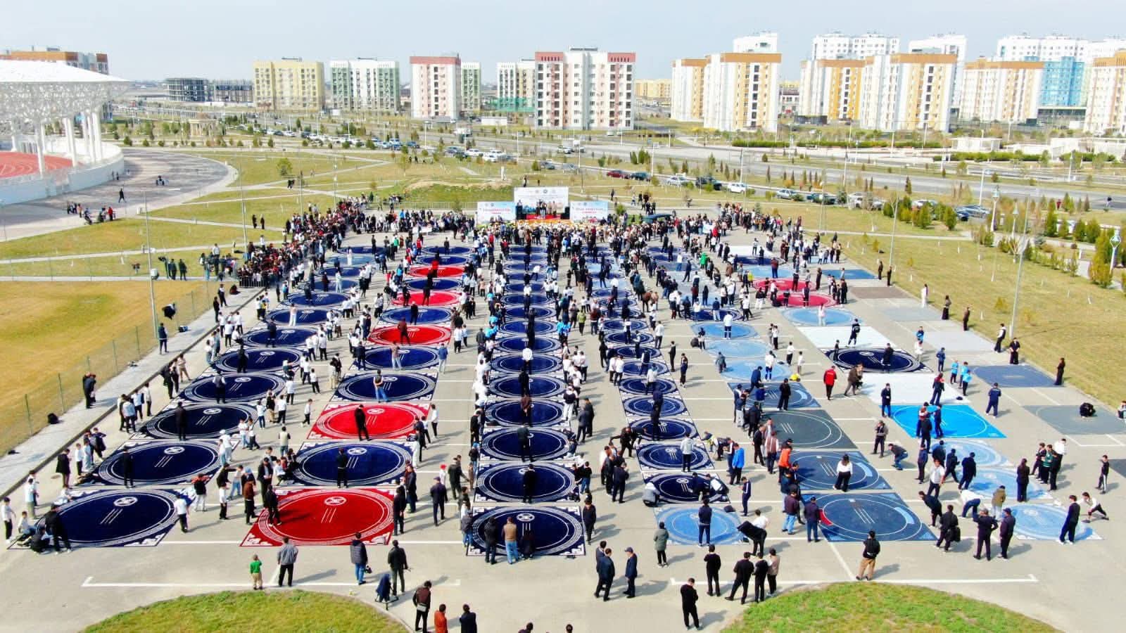 Түркістан облысында мың бала асық ойнап, рекорд орнатты