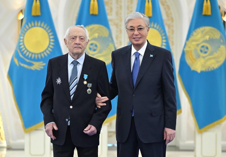 Ерванд Ильинскийге «Қазақстанның Еңбек Ері» атағы берілді