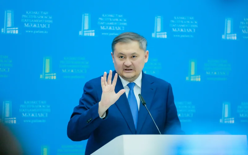 Түлектердің 40 пайызы мамандық бойынша жұмыс істемейді – Саясат Нұрбек