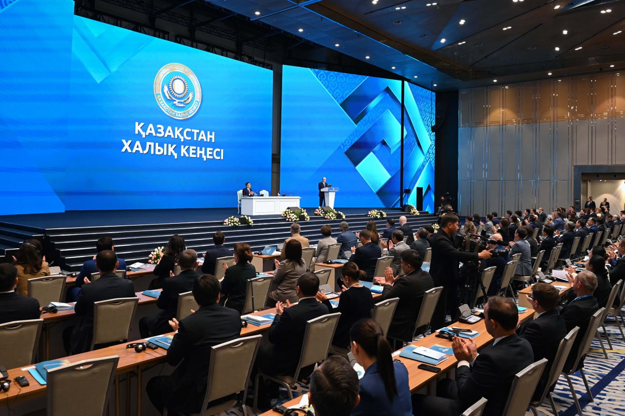 Қазақстан Халық Кеңесінің бірінші сессиясы өтті